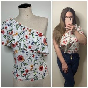 New! AEO ruffled one-shoulder top Medium